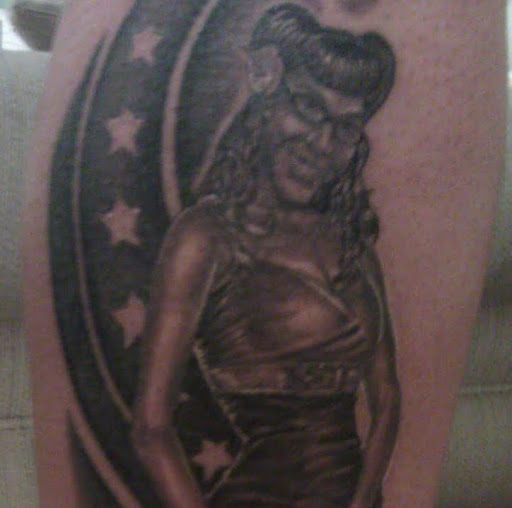 Kelly Reeves Photo 24