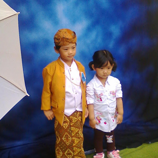 Simon Abraham Photo 18
