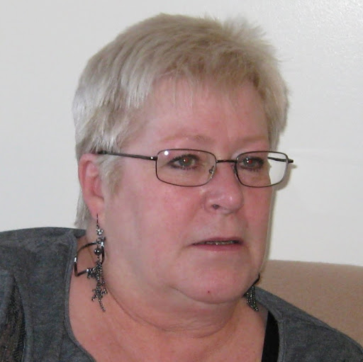 Joanne Reynolds Photo 14