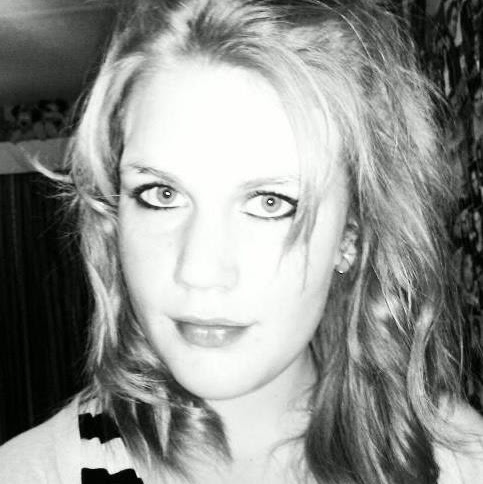 Amy Kirk Photo 24