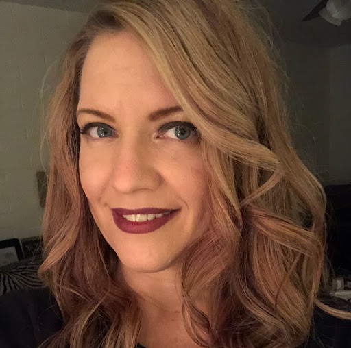 Amy Larson Photo 30