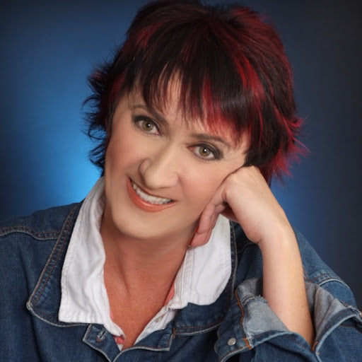 Michele Lowe Photo 31