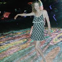 Emma Robbins Photo 7