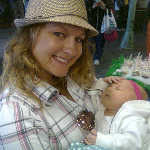 Elizabeth Gaston Photo 27