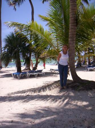 Ana Gutierrez Photo 22
