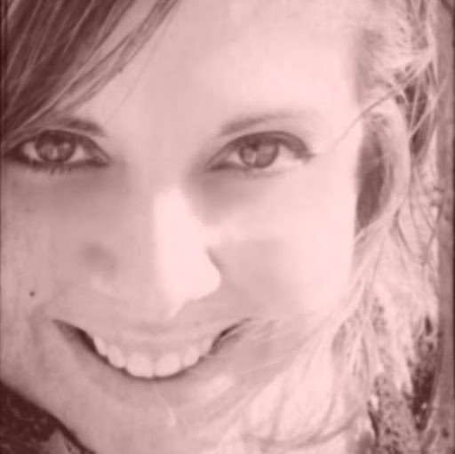 Sara Bond Photo 30