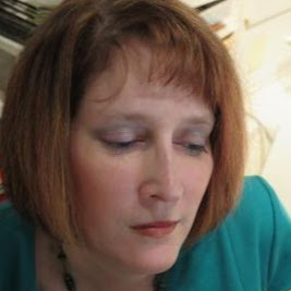 Laura Lowe Photo 35