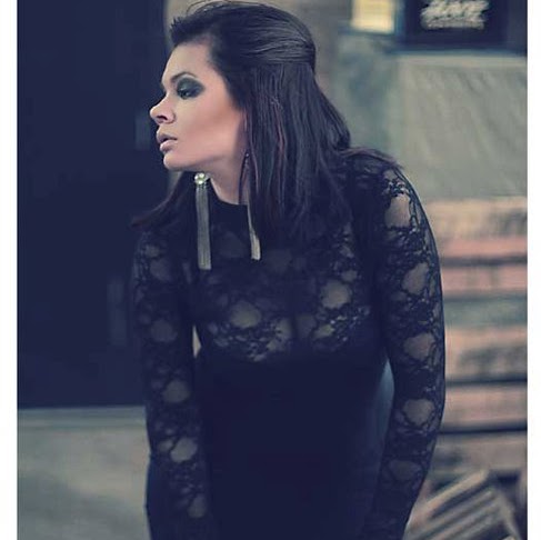 Laura Darby Photo 27
