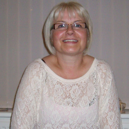 Janet Saunders Photo 36