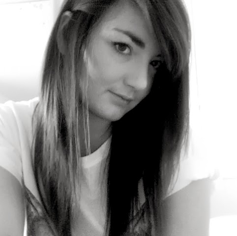 Ruby Mills Photo 13