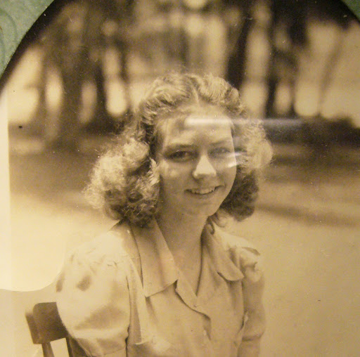 Anne Hendrick Photo 19
