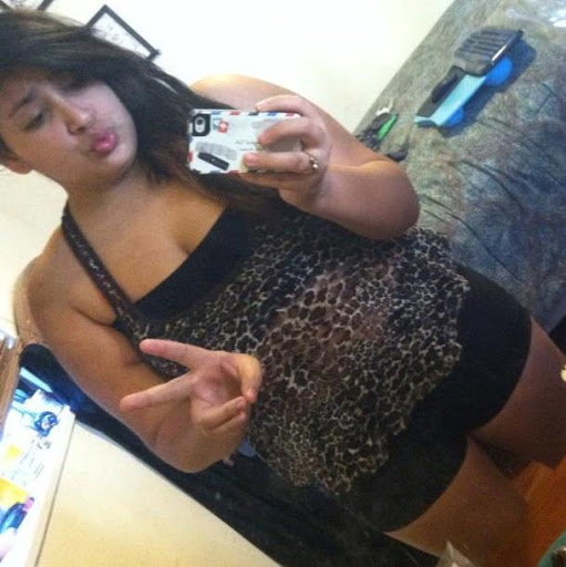 Emily Gomez Photo 25