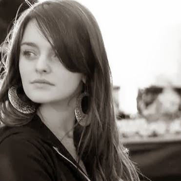 Laura Andrews Photo 34