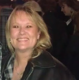 Julie Cassidy Photo 11