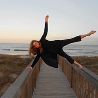 Amy Curtis Photo 27