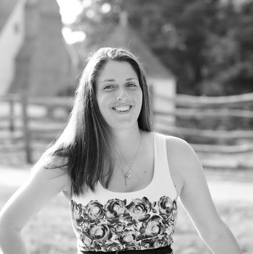 Nicole Walsh Photo 19