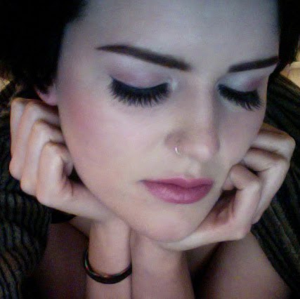 Elizabeth Bradley Photo 33