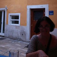Laura Close Photo 14