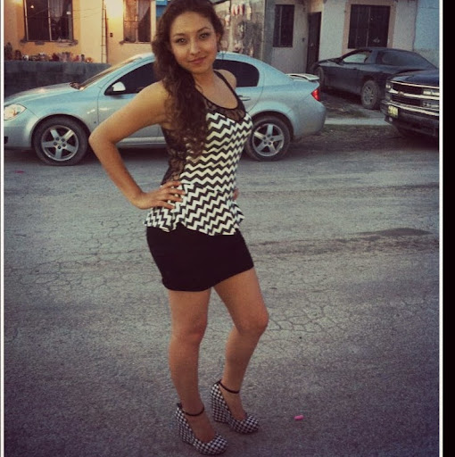 Betty Salinas Photo 32