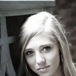Julianne Thompson Photo 15