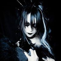Julia Dark Photo 3