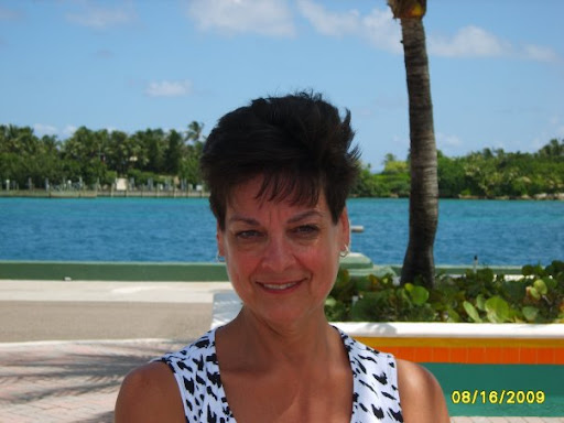 Vicki Yates Photo 37