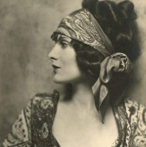 Vivian Taylor Photo 15