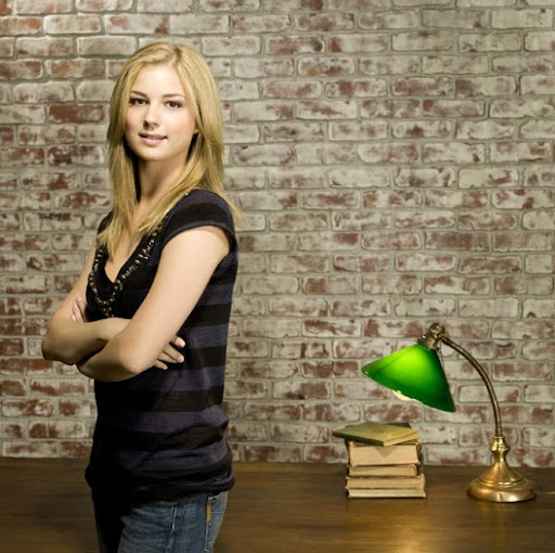Emily Vancamp Photo 8