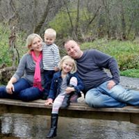 Amy Larson Photo 42