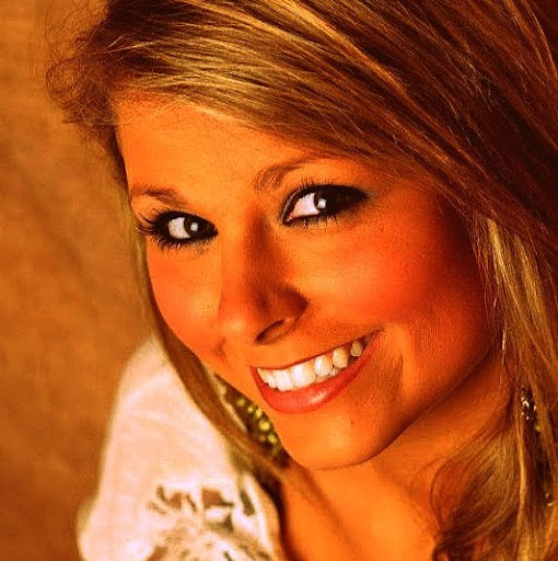Lara Turner Photo 28