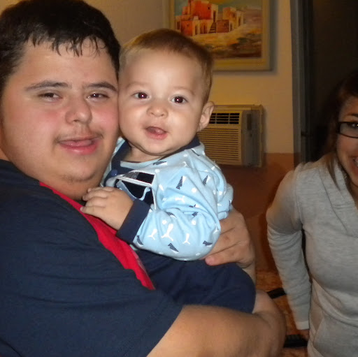 Thomas Guzman Photo 21