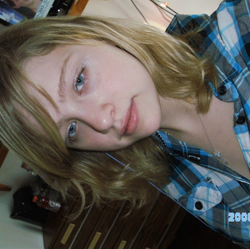 Samantha Watts Photo 21
