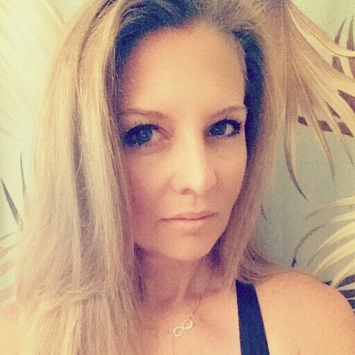 Nikki Leonard Photo 29