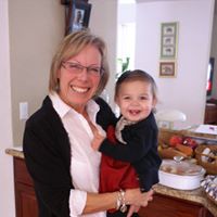 Julia Petersen Photo 14