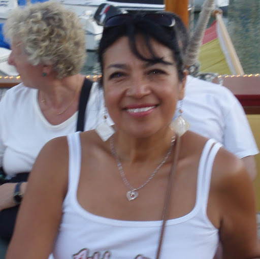 Maria Sutherland Photo 22