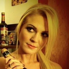 Stephanie Cain Photo 9