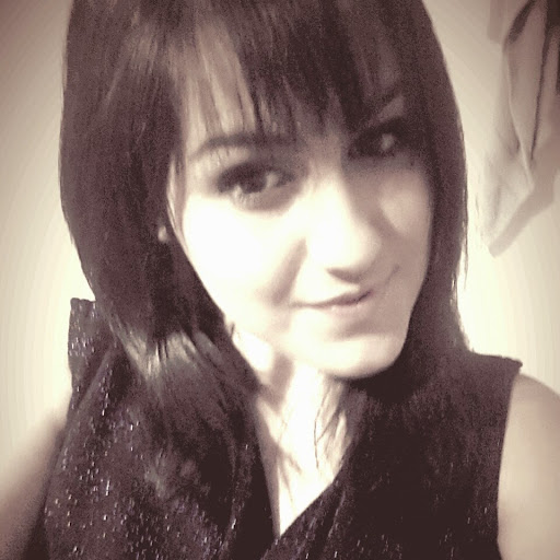 Daniela Reis Photo 22
