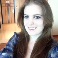 Julia Gardner Photo 10