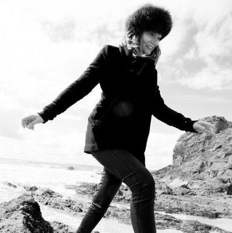 Julia Latham Photo 7