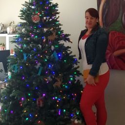 Leah Gregory Photo 11