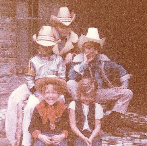 Lynn Schneider Photo 30