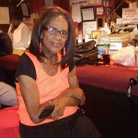 Elizabeth Reaves Photo 8