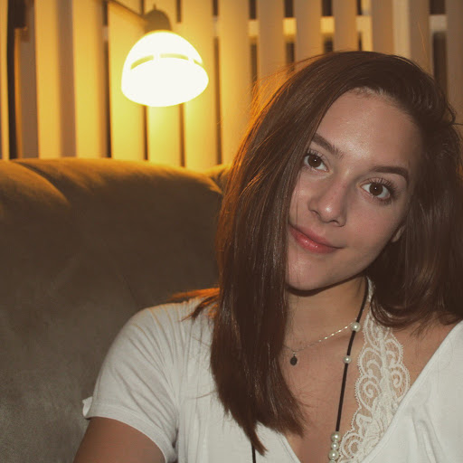 Holly Benton Photo 21