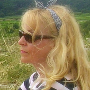 Eva Hogan Photo 30