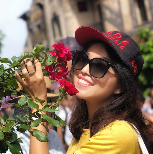 Thi Hoang Photo 7