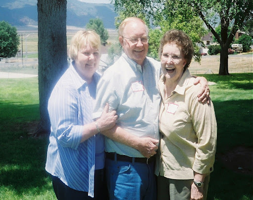 Vicki Larsen Photo 33