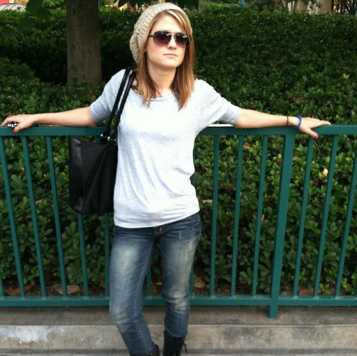 Julia Andersen Photo 30