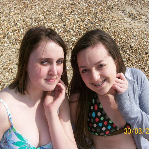Holly Stewart Photo 33