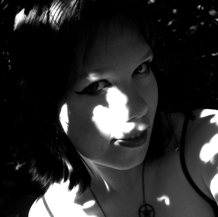 Angela Yates Photo 31
