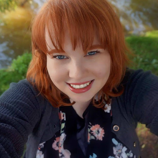 Emily Maxwell Photo 11